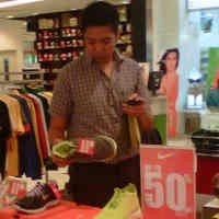 Aneka Sepatu Sporty Diskon Hingga 50 Persen 