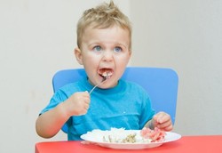 Melatih Oral Motor Anak Agar Bisa Makan dengan Benar