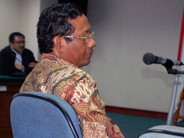 Mahfud MD Bersaksi untuk Agus Condro