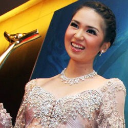 Mau Menikah, Laura Basuki Asyik-asyik Saja