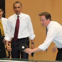 Ketika Obama & Cameron Dipecundangi Remaja