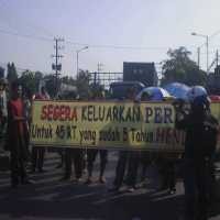 Ratusan Warga Korban Lumpur Lapindo Blokir Jalan Raya Porong