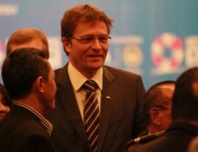 Menyoal Thierry Regenass dan Kisruh PSSI