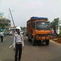 Sistem Buka-Tutup Berlaku, Ratusan Truk Parkir di Jalan Raya Serpong