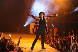 GIGI Menunjukkan Stamina Luar Biasa di Konser Sweet Seventeen