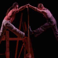 Sirkus Prancis Tampilkan Dramaturgi Keseimbangan