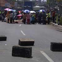 Korban Lumpur Lapindo Diimbau Tidak Blokir Jalan Lagi