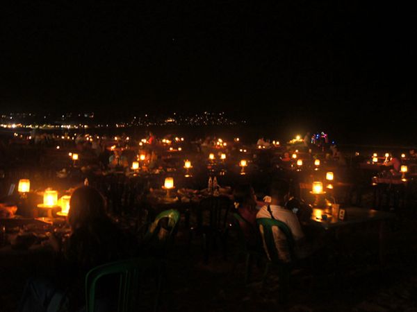 Dinner Temaram di Pantai Jimbaran