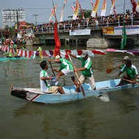 HUT ke 422 Lamongan, Ansor Gelar Lomba Dayung Perahu Tradisional