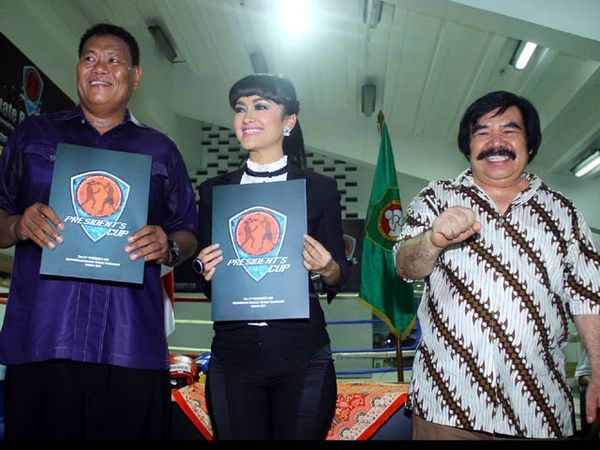 Julia Peres Jadi Manajer Tinju