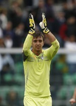 Muslera Didekati Spurs
