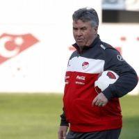 Hiddink Buka Peluang Balik ke Chelsea