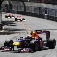 Kalahkan Alonso & Button, Vettel Juara