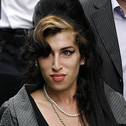 Direhab, Amy Winehouse Terpaksa Tunda Rilis Album ke-3
