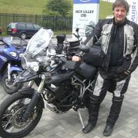 Naik Motor, Cari Dana dari London Sampai Thailand