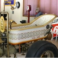 Mobil Unik dengan Bak Mandi