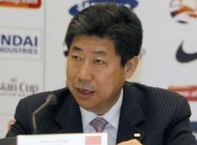 Tugas Bin Hammam di AFC Dioper ke Zhang Jilong