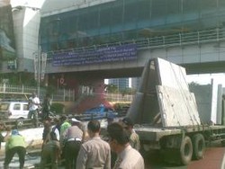 Insiden di Pondok Indah Berdampak Macet Hingga Ciputat & Karang Tengah