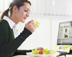 Tips Agar Tetap Fit di Kantor