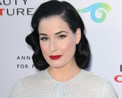 Rahasia Wajah Mulus Dita Von Teese