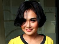 Yuni Shara Bosan dengan Rambut Pendek