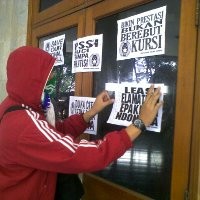 Massa Viking Kampus Bandung Raya Segel Kantor PSSI Jabar