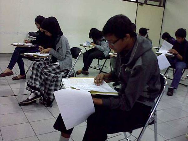 Berebut Masuk PTN Berebut Masuk PTN
