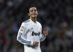 Oezil Raja Assist Eropa