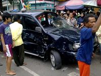 4 Kendaraan Tertabrak KA