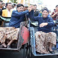 Jago PDIP-Golkar Daftar Calon Walikota Yogya Sambil Naik Becak