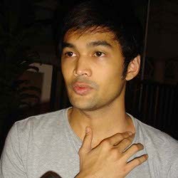 Teuku Wisnu Bertekad Cepat Selesaikan Kuliah