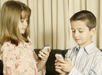 Radiasi Ponsel Berisiko Bagi Anak