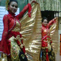 Siswa Turis Asing Ngeremo Bersama di Hotel