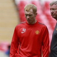 Scholes Sejajar dengan Best & Charlton