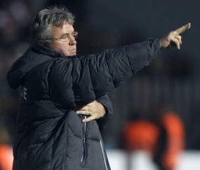 Hiddink Sibak Peluang Tangani Chelsea