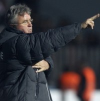 Hiddink Sibak Peluang Tangani Chelsea