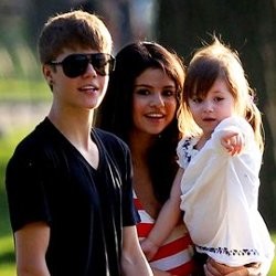 Justin Bieber Ajak Selena Gomez Bertemu Keluarga