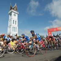 Balap Sepeda Plus Kesenian Sumbar