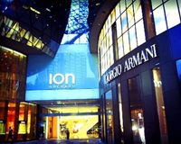 Mengelilingi Pusat Perbelanjaan di Orchard Road