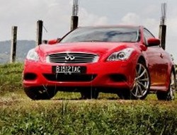 Coupe Infiniti G37S, Asyiknya Dipakai Ngebut