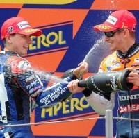 Stoner Semakin Dekati Lorenzo