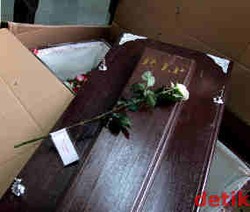 Pengirim Peti Mati Digelandang ke Polsek Tanah Abang