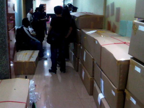 30 Peti Mati Menumpuk di Kantor Buzz & Co