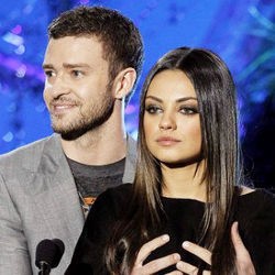 Justin Timberlake Remas Dada Mila Kunis di MTV Movie Awards