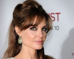 Angelina Jolie, Si Cantik yang Jarang Sisir Rambut