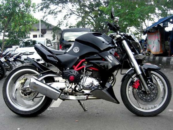 Honda Tiger Berbaju Ducati Diavel