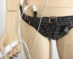 Isi Ulang Baterai iPod Bisa Pakai Bikini