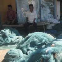 Bisnis Jaring Ikan Bekas Menjanjikan Nelayan di Banyuwangi