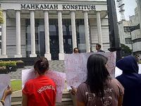 Aksi Unjuk Rasa di Depan MK