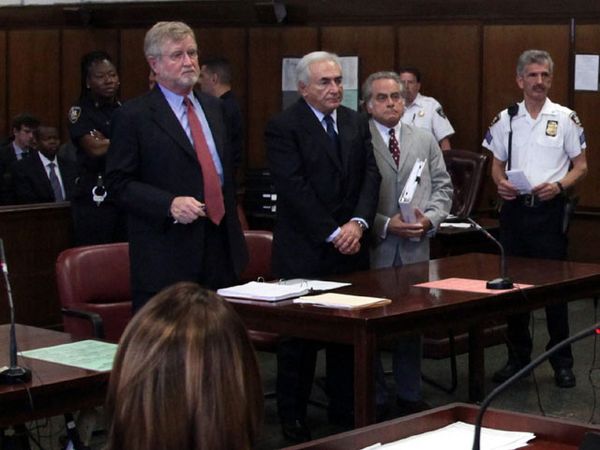 Strauss-Kahn Jalani Sidang Perdana